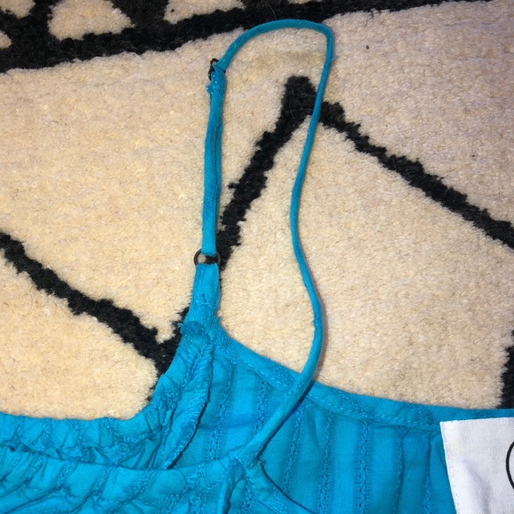 NWT Sloane Rouge cold shoulder bell sleeve top - Picture 7 of 10